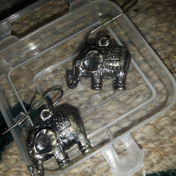 2 Rings and  Elephant Earrings - Picture 4 of 13